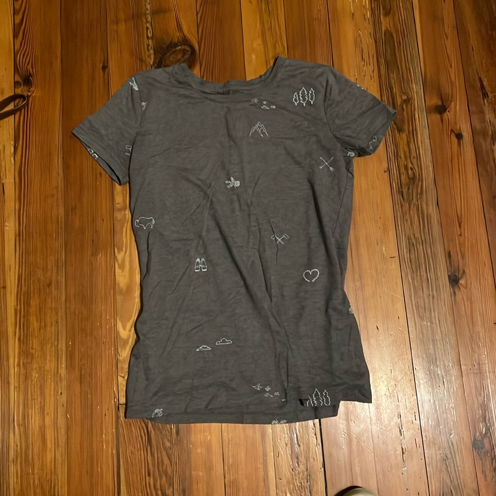 Brand: Bass, color: gray, size: small